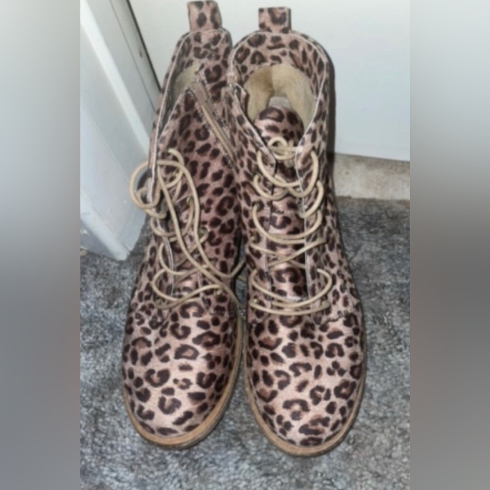 New womens size 9 very g Leopard Print Women's Boots